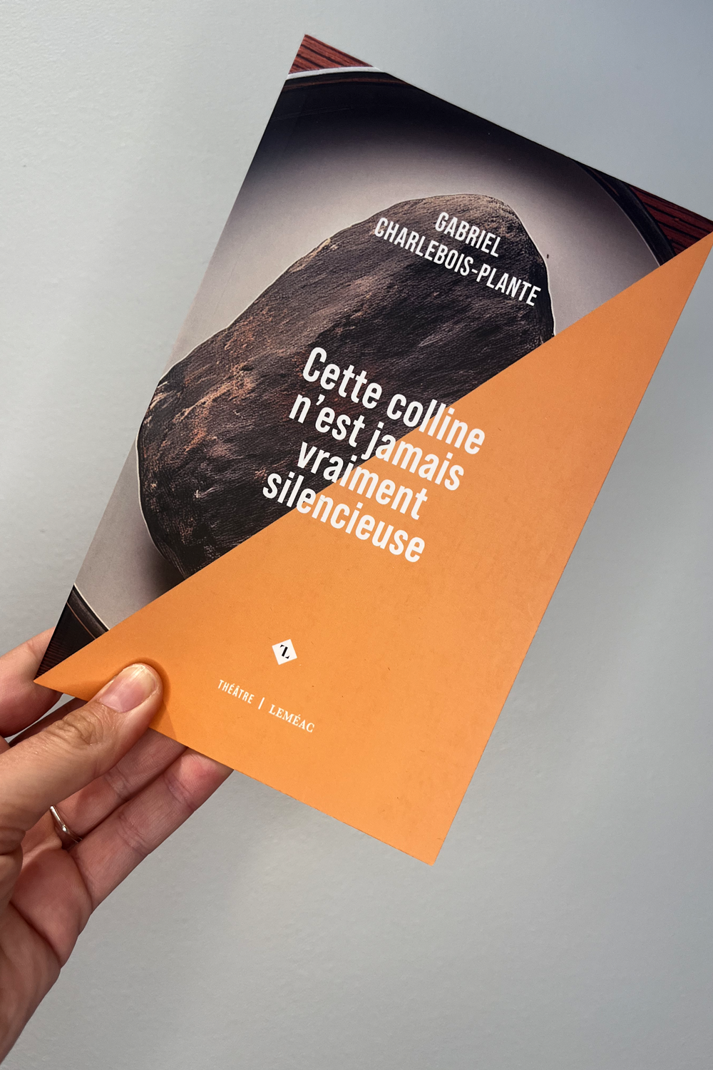 Cette colline n'est jamais vraiment silencieuse